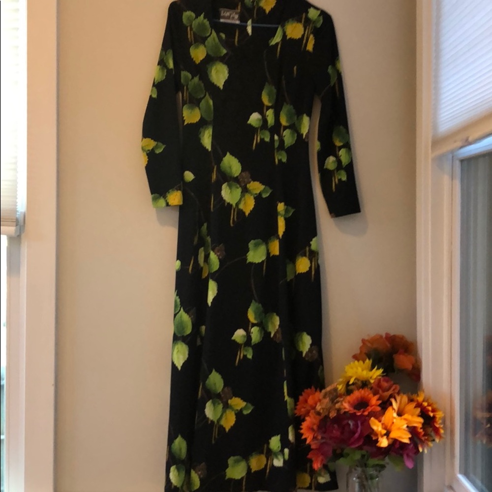 Vintage 1970s Long Black Leaf dress Long sleeves